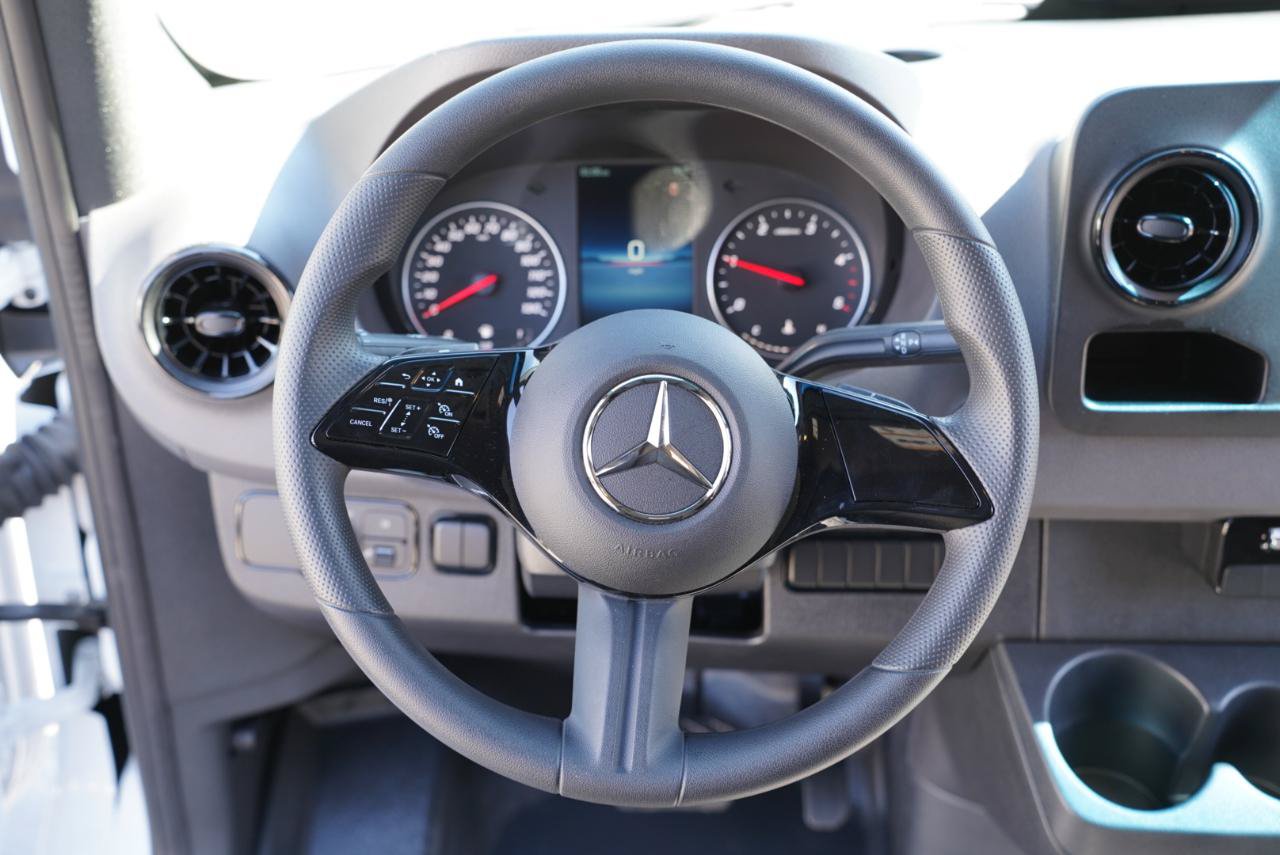 Used 2025 Mercedes-Benz Sprinter 2500 image 12