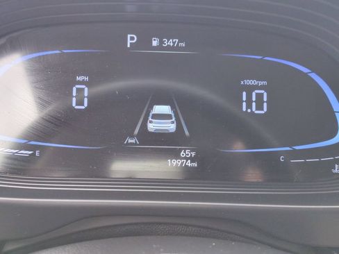 Used 2025 Hyundai Venue SEL FWD image 16