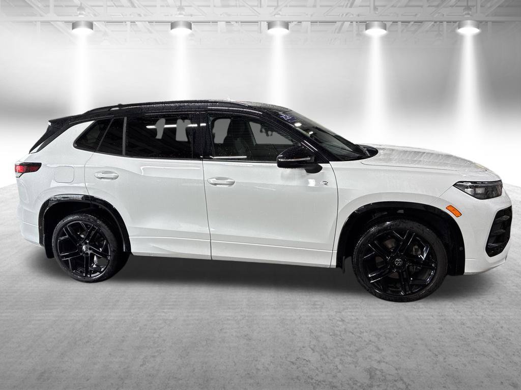 Used 2026 Volkswagen Tiguan SE R-Line w/ Tiguan Adventure Package AWD/4WD image 8