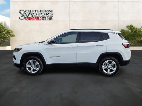 Used 2024 Jeep Compass Latitude image 2