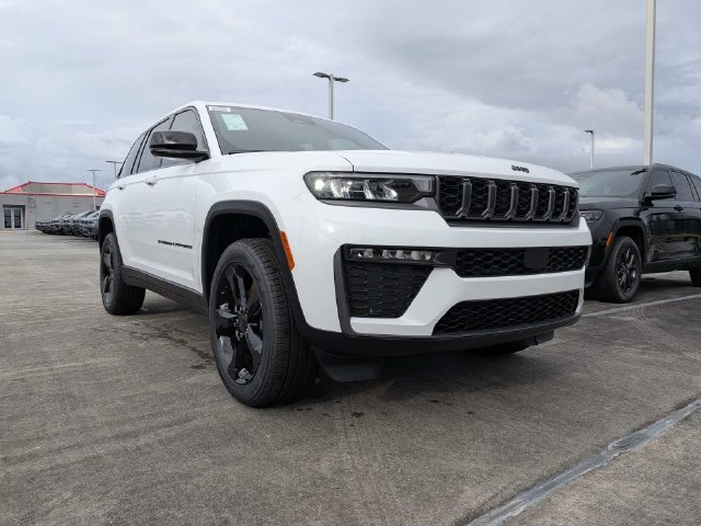 New 2027 Jeep Grand Cherokee Limited w/ Limited Altitude Package RWD image 2