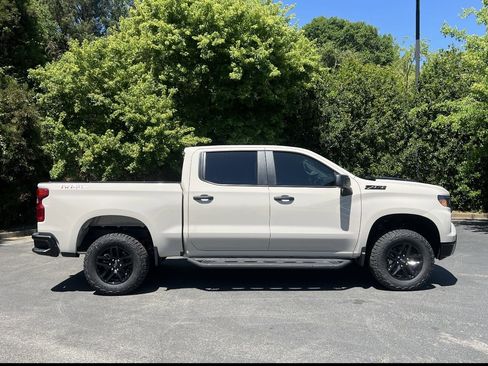 New 2026 Chevrolet Silverado 1500 Custom Trail Boss w/ LPO, Dark Essentials Package AWD/4WD image 10