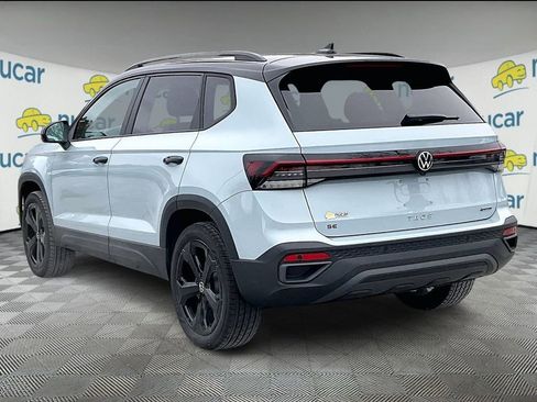 New 2026 Volkswagen Taos SE image 5