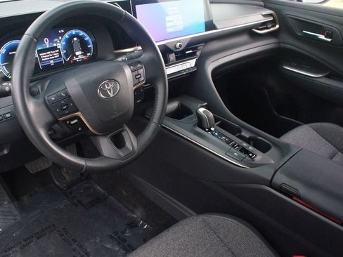 Used 2023 Toyota Crown AWD/4WD image 14