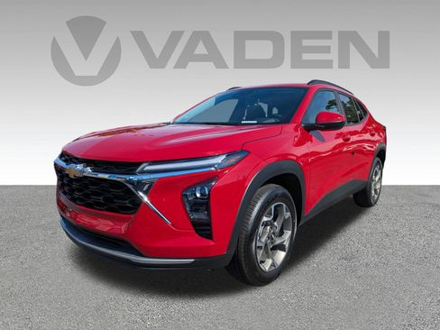 New 2026 Chevrolet Trax LT w/ Driver Confidence Package image 2