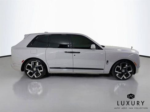 Used 2025 Rolls-Royce Cullinan Black Badge AWD/4WD image 5