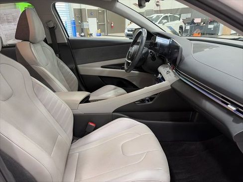 Used 2023 Hyundai Elantra Limited image 8