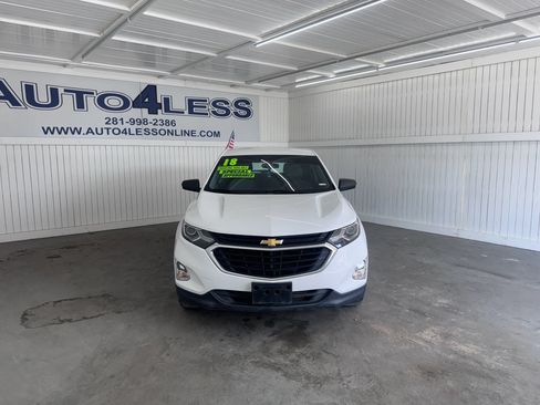 Used 2018 Chevrolet Equinox LS FWD image 2