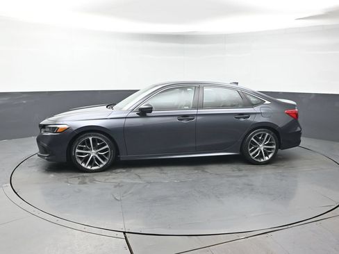 Used 2023 Honda Civic Touring image 2