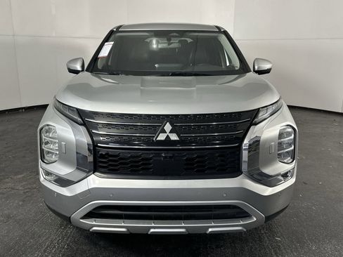 Used 2023 Mitsubishi Outlander SE image 4