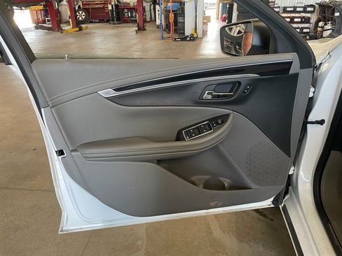 Used 2018 Chevrolet Impala LS FWD image 21