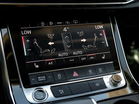 Used 2022 Audi Q8 Premium image 34