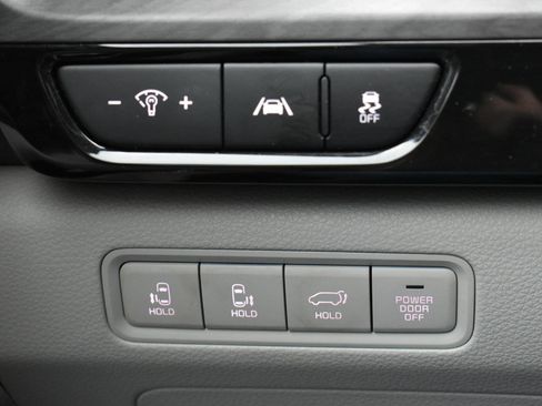 Used 2022 Kia Carnival EX FWD image 19