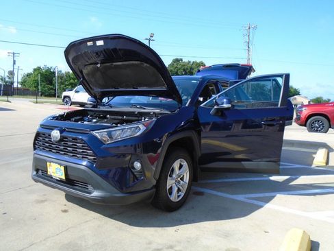 Used 2021 Toyota RAV4 XLE FWD image 26