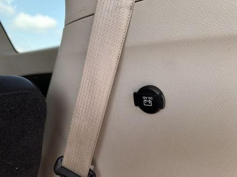 Used 2023 Chrysler Pacifica Touring-L FWD image 19