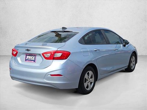 Used 2017 Chevrolet Cruze LS FWD image 5
