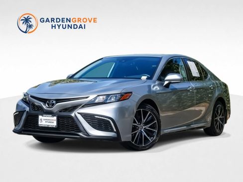 Used 2024 Toyota Camry SE w/ Convenience Package FWD image 1