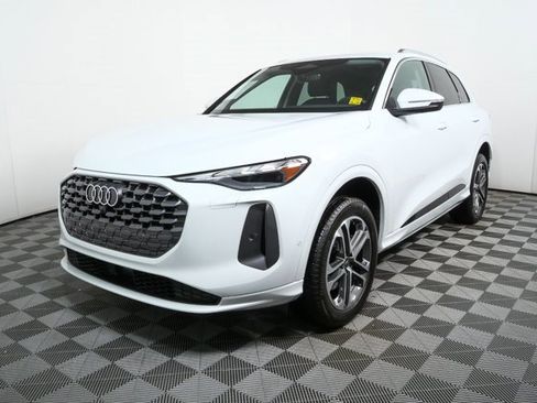 Certified 2025 Audi Q5 Premium w/ Convenience Package image 32