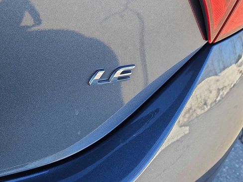 Used 2015 Toyota Corolla LE image 12