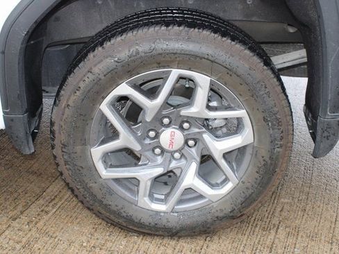 Used 2024 GMC Sierra 1500 SLT image 28