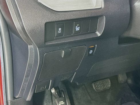 Certified 2017 Toyota Sienna SE Premium FWD image 12