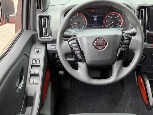 Used 2025 Nissan Frontier PRO-4X AWD/4WD image 11
