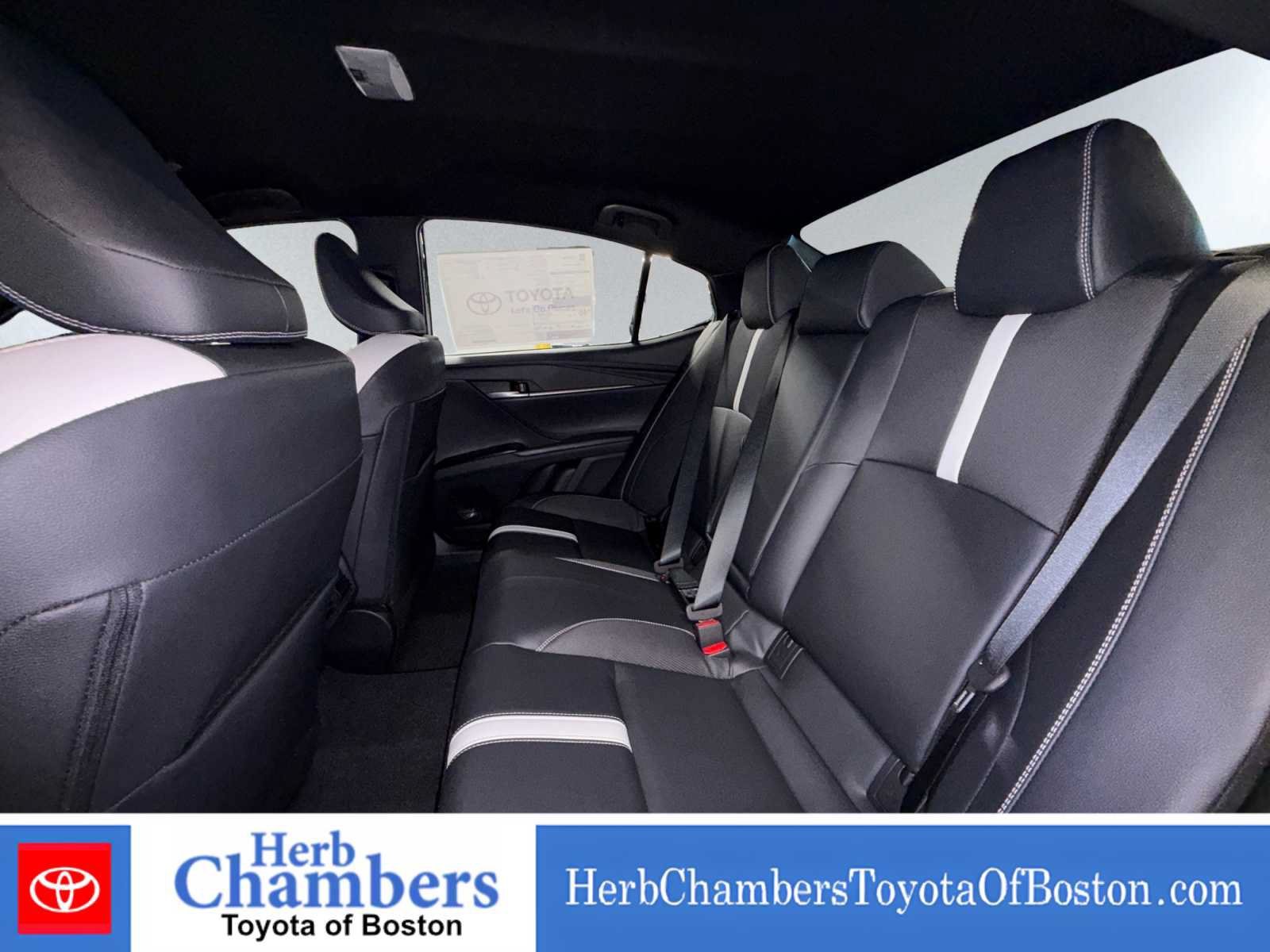 Used 2026 Toyota Camry SE w/ Multimedia Upgrade Package FWD image 17