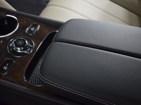 New 2025 Bentley Bentayga AWD/4WD image 37