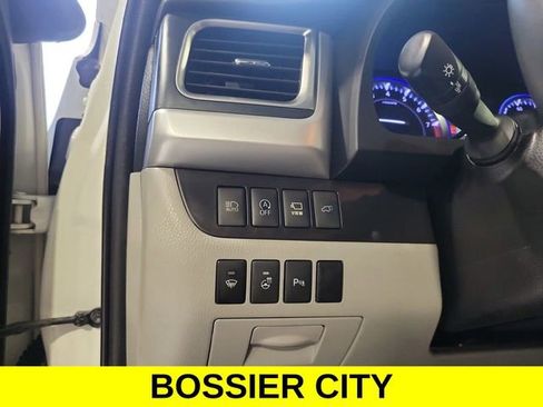 Used 2019 Toyota Highlander Limited Platinum FWD image 18