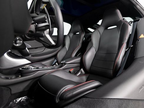 Used 2023 McLaren GT image 28