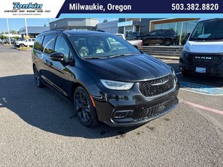 Used 2025 Chrysler Pacifica Limited FWD video 1
