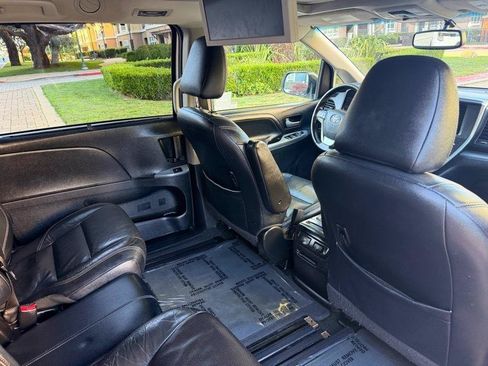 Used 2015 Toyota Sienna SE Premium FWD image 65