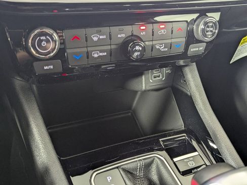 New 2026 Jeep Compass Limited w/ Sun, Sound & Navigation Group image 23