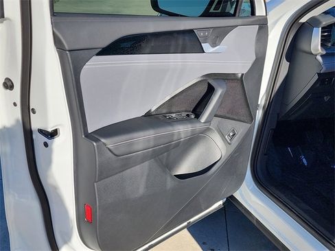 New 2026 Volkswagen Tiguan SE image 10