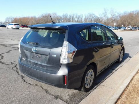 Used 2012 Toyota Prius V Three image 4