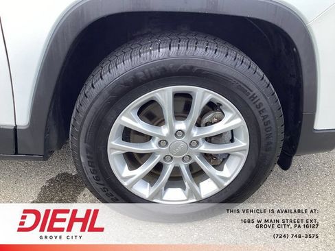 Used 2022 Jeep Cherokee Latitude Lux w/ Sun & Sound Group AWD/4WD image 9