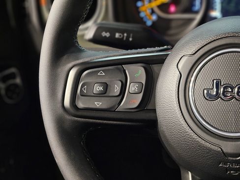 Used 2025 Jeep Gladiator Mojave w/ Convenience Group image 27