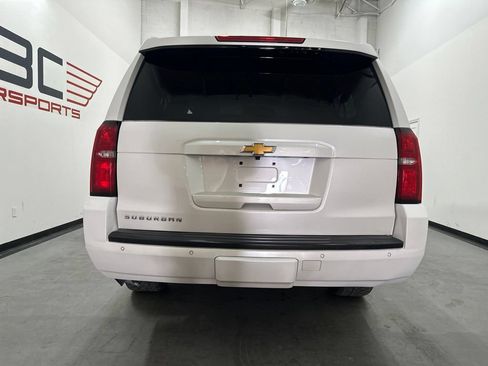 Used 2020 Chevrolet Suburban LT w/ Luxury Package RWD image 11