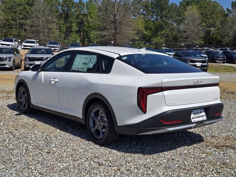 New 2026 Kia K4 LXS image 10