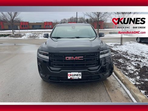 Used 2023 GMC Acadia SLE w/ Driver Convenience Package image 3