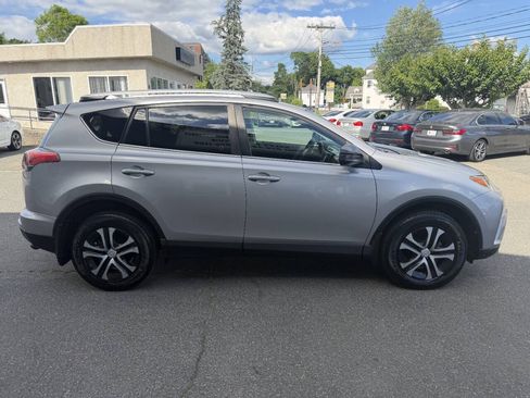 Used 2016 Toyota RAV4 LE AWD/4WD image 9