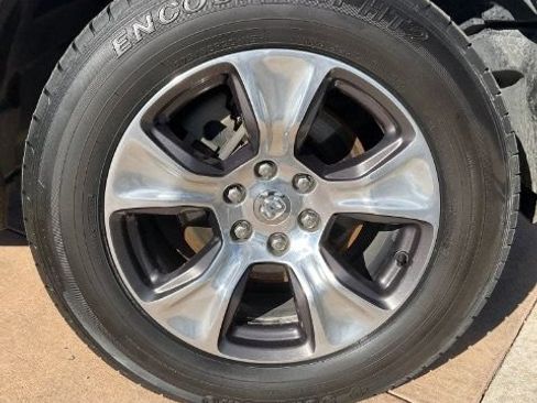 Used 2019 RAM 1500 Laramie AWD/4WD image 11