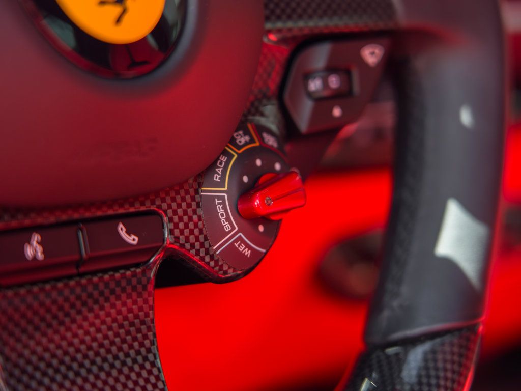 Used 2019 Ferrari 812 Superfast RWD image 9
