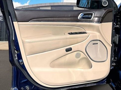 Used 2018 Jeep Grand Cherokee Overland image 18