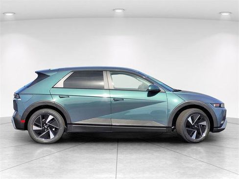 Certified 2025 Hyundai Ioniq 5 SE image 4