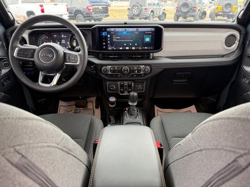 Used 2025 Jeep Wrangler Unlimited Sahara AWD/4WD image 9