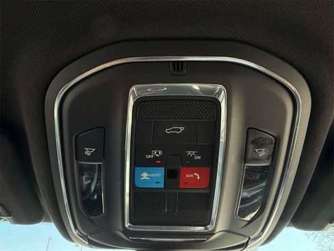 Used 2023 Jeep Grand Cherokee L Laredo image 27