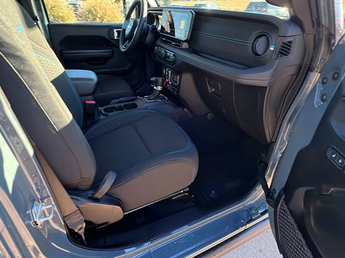 Used 2025 Jeep Wrangler Unlimited Rubicon 4xe w/ Convenience Group image 19