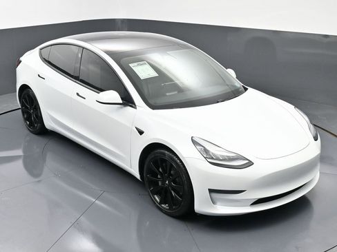 Used 2020 Tesla Model 3 Standard Range Plus image 38