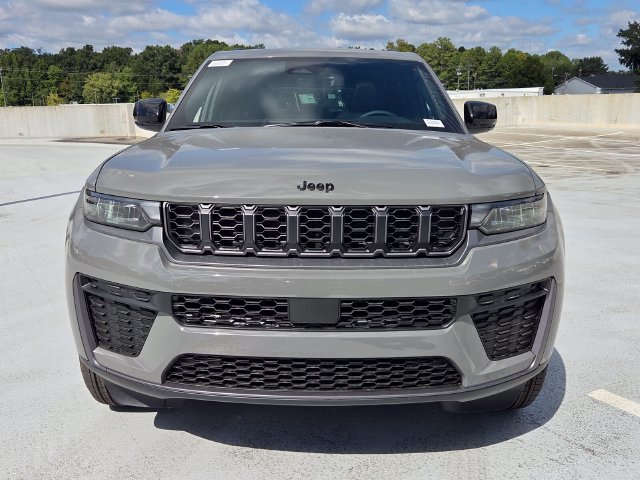 New 2027 Jeep Grand Cherokee Altitude RWD image 2